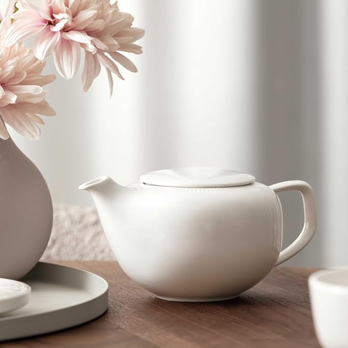Villeroy & Boch Afina Teapot with Filter, Premium Porcelain, Made in Germany, Dishwasher and Microwave Safe, 17 oz, Loose Leaf Filter, White