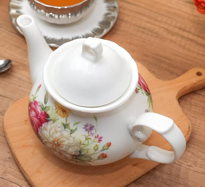 Classic Vintage British Royal Style Ceramic Teapot, 30OZ Large Teapot Perfect for Everyday Gatherings (White, Large)