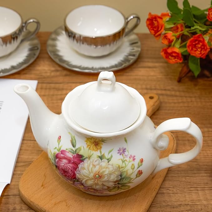 Classic Vintage British Royal Style Ceramic Teapot, 30OZ Large Teapot Perfect for Everyday Gatherings (White, Large)