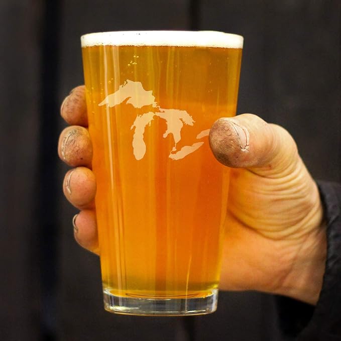 Great Lakes Map Pint Glass Gift for Beer Drinking Men & Women - 16 oz Glassware - Unique Engraved Barware Gifts