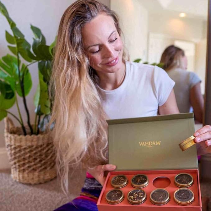 VAHDAM, Weekend in Taj Mahal Christmas Tea Gift Set - 8 Loose Teas | Tin Caddy Travel Edition Gift Box | Christmas 2025 Gift Ideas for Women & Men | Gluten Free, Non GMO