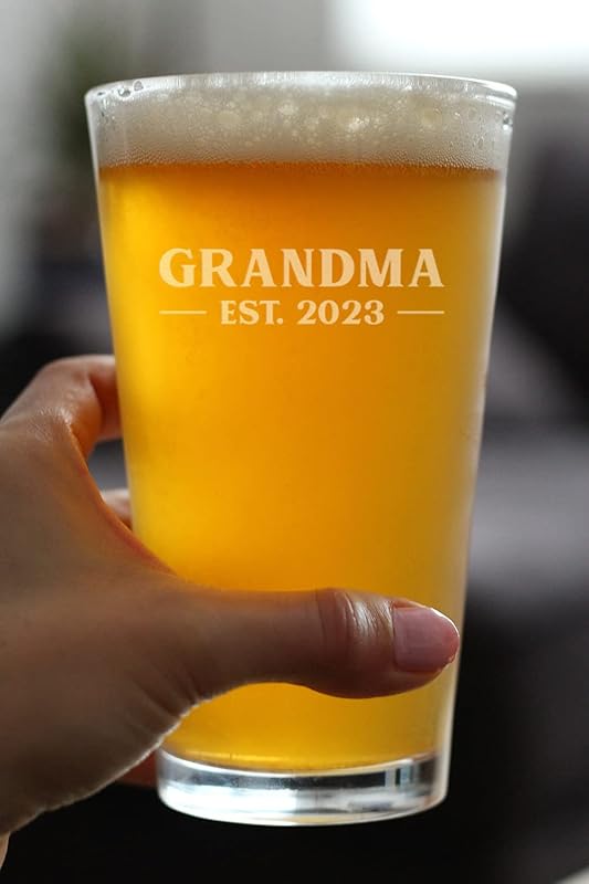 Grandma Est 2023 - New Grandmother Pint Glass Gift for First Time Grandparents - Bold 16 Oz Glasses