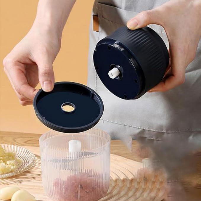 Electric Garlic Chopper,Mini Portable Veggie Choppers, 250ml Portable Electric Mini Food Chopper with 4 Sharp Blade, Cordless Food Processor for Ginger (White+Blue)