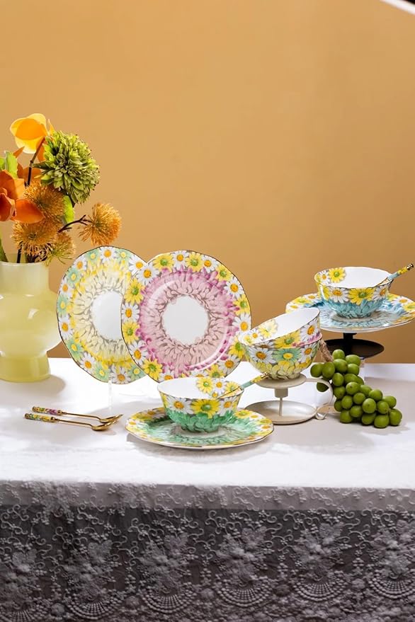 Aynsley Daisy Corset Fine Bone China Teacup and Saucer Set - 5.07oz Hand-Painted Gold-Trimmed Corset-Shape Set, Fancy Gift for Birthdays/Mother’s Day/Tea Lovers(Green)