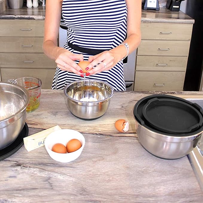 Stainless Steel Mixing Bowls with Lids and Non Slip Bases (Set of 3, Black)
