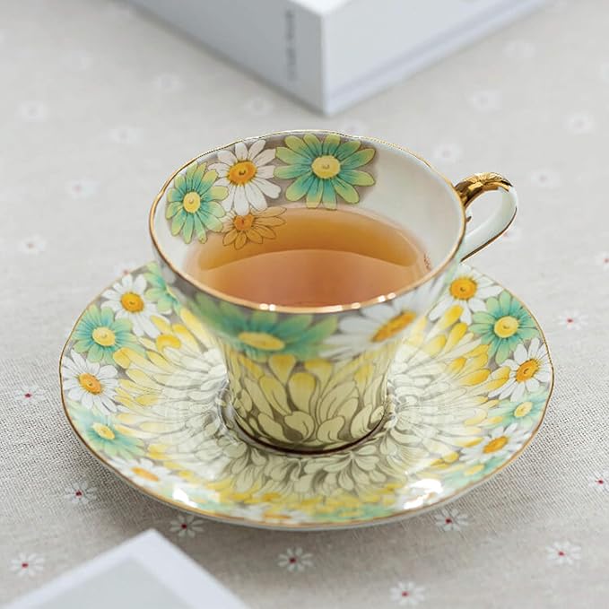 Aynsley Daisy Corset Fine Bone China Teacup & Saucer Set - 5oz (150ml), Hand-Painted Gold Trim, Christmas Gift for Tea Lovers, Elegant Afternoon Tea Set (Yellow)