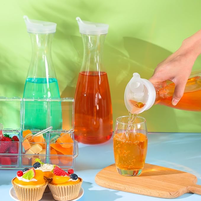Honeydak 5 Pcs Mimosa Bar Supplies Include 4 Pcs 47 oz Plastic Carafe with Lids Clear Round Juice Pitcher Containers 1 Seasoning Box with Lid and Spoon for Christmas Party Serving Storage (Clear)