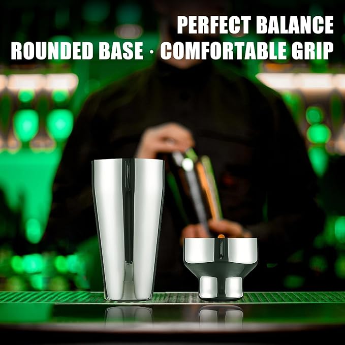 Cocktail Shaker, Martini Shaker, 24oz Stainless Steel, Leakproof Alcohol Bartending, Mirror Finish, Drink Shaker for Cocktails, Christmas Gifts for Men（Silver）