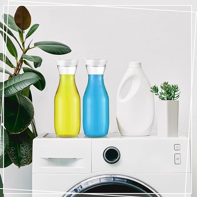 Gejoy 6 Pcs Plastic Water Carafe with Lids 32 oz Clear Juice Pitchers for Mimosa Bar Drinks Milk Iced Tea Beverage Containers for Home Restaurant School Fridge, Not Dishwasher Safe (White Cap)