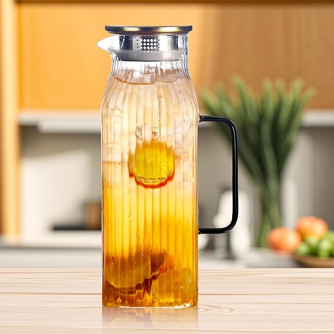 The high borate glass water pitcher with lid and handle is suitable for iced tea,homemade juice,milk,coffee,etc.All hot and cold beverages can be adapted (2L 2PCS)