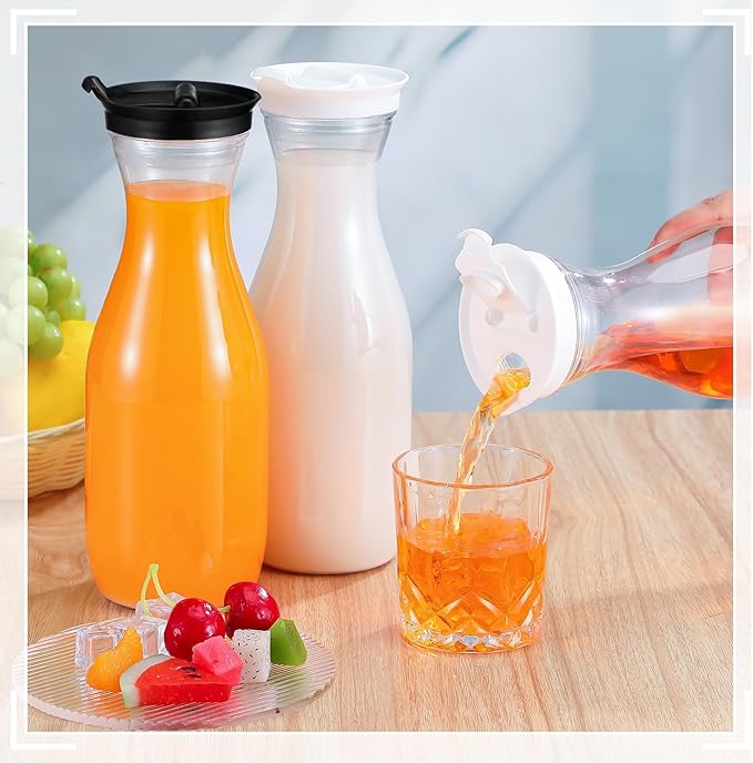 Gejoy 6 Pcs Plastic Water Carafe with Lids 32 oz Clear Juice Pitchers for Mimosa Bar Drinks Milk Iced Tea Beverage Containers for Home Restaurant School Fridge, Not Dishwasher Safe (Black Cap)