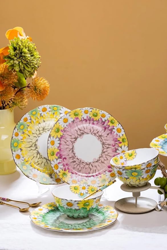 Aynsley Daisy Corset Fine Bone China Teacup & Saucer Set - 5oz (150ml), Hand-Painted Gold Trim, Christmas Gift for Tea Lovers, Elegant Afternoon Tea Set (Yellow)