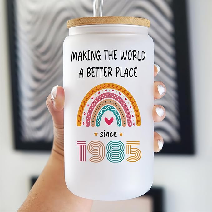 Vivulla68 40th Birthday Gifts Women Men - 40 Year Old Gifts For Her Him - 40th Birthday Ideas - 1985 Birthday Gift - Turning Forty - Forty Birthday Frosted Glass With Lid And Straw